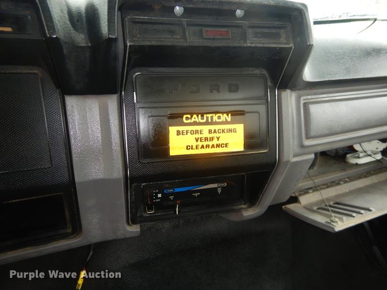 image for item FQ9543 1995 Ford F700 bucket truck