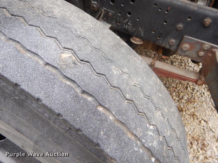 image for item FQ9543 1995 Ford F700 bucket truck