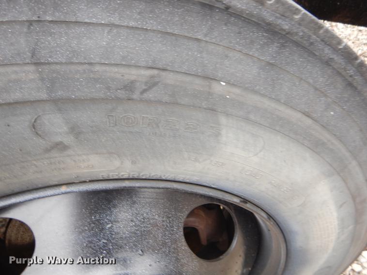 image for item FQ9543 1995 Ford F700 bucket truck