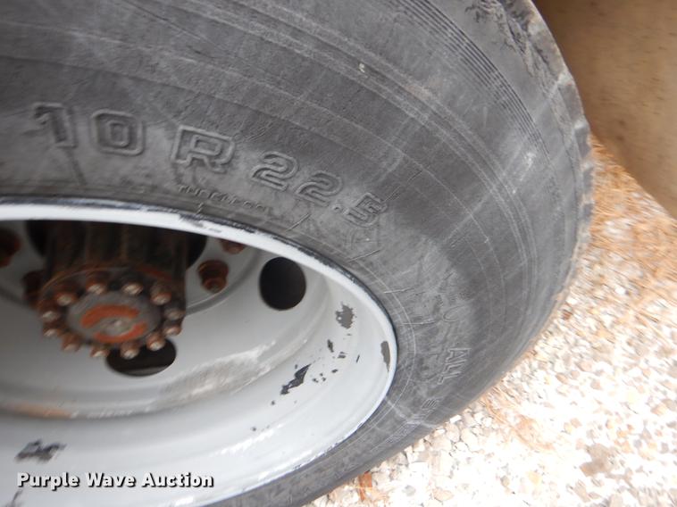 image for item FQ9543 1995 Ford F700 bucket truck