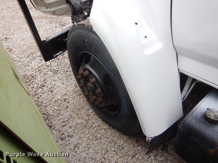 image for item FQ9543 1995 Ford F700 bucket truck