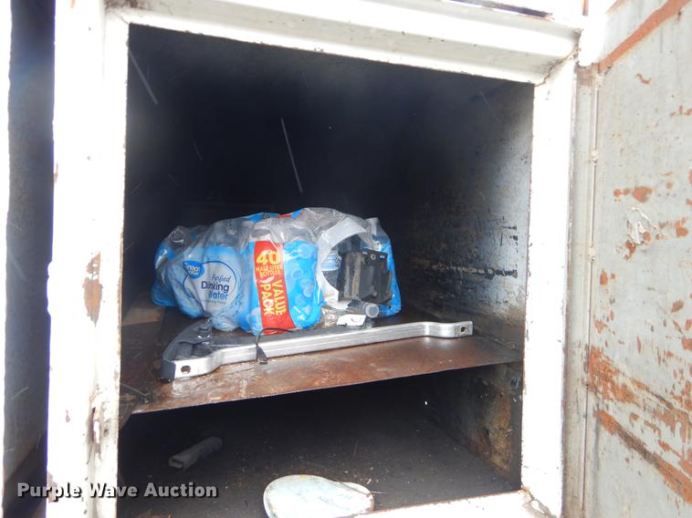 image for item FQ9543 1995 Ford F700 bucket truck