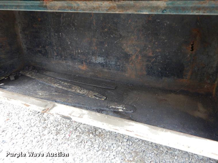 image for item FQ9543 1995 Ford F700 bucket truck