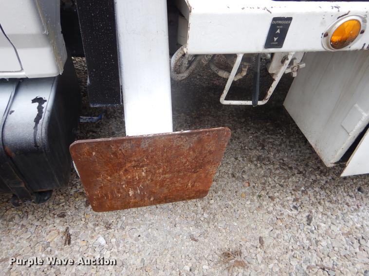 image for item FQ9543 1995 Ford F700 bucket truck