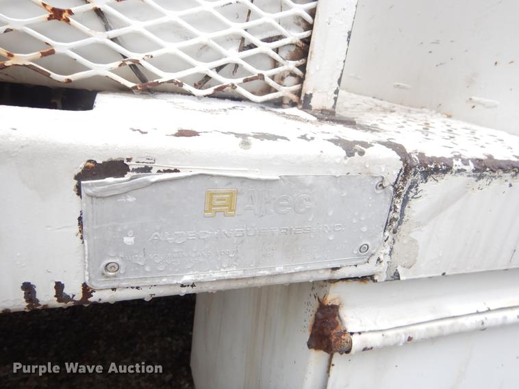 image for item FQ9543 1995 Ford F700 bucket truck