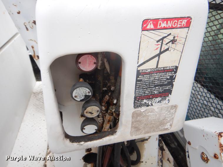 image for item FQ9543 1995 Ford F700 bucket truck