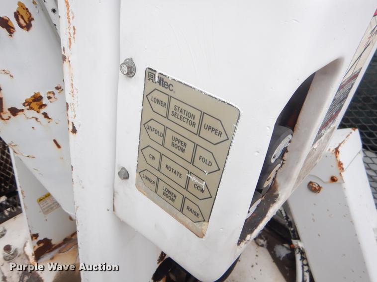 image for item FQ9543 1995 Ford F700 bucket truck