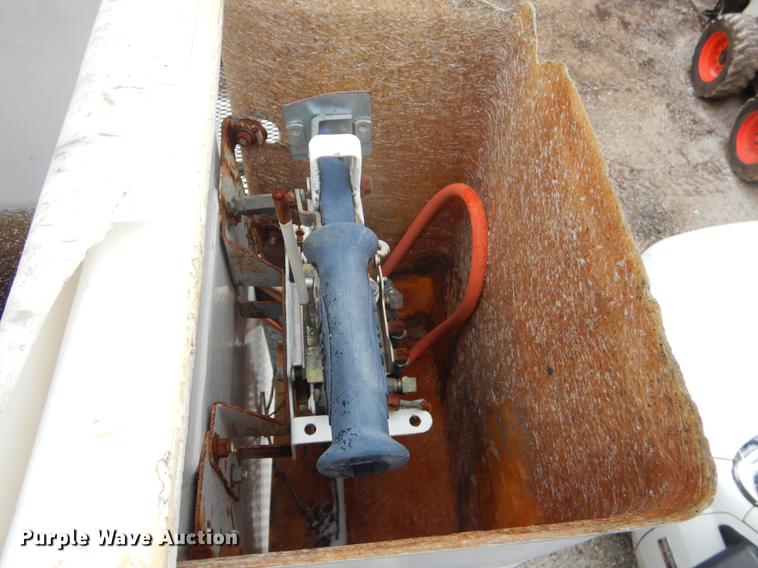 image for item FQ9543 1995 Ford F700 bucket truck