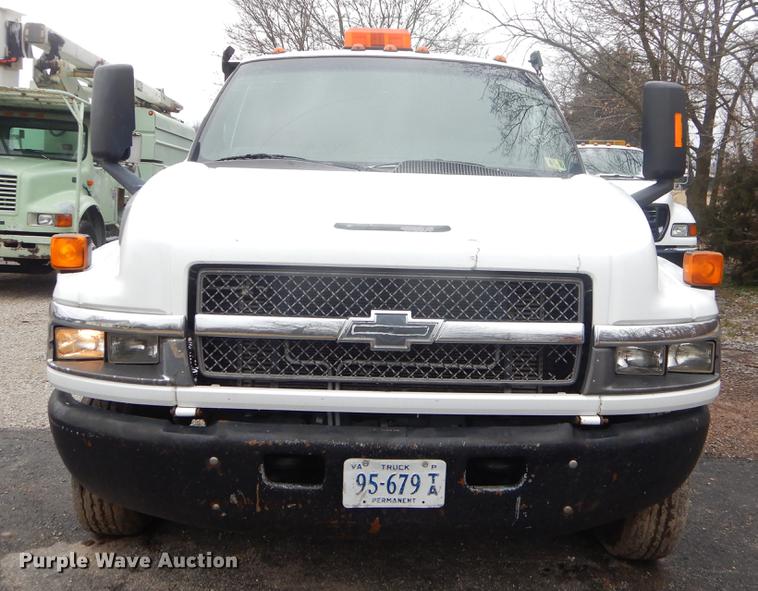 image for item FQ9546 2007 Chevrolet C5500 Crew Cab dump truck