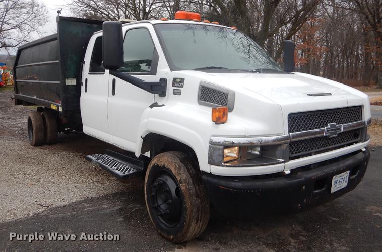 image for item FQ9546 2007 Chevrolet C5500 Crew Cab dump truck
