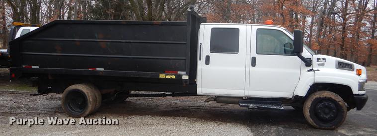 image for item FQ9546 2007 Chevrolet C5500 Crew Cab dump truck