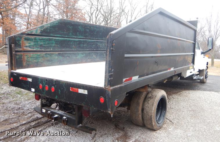 image for item FQ9546 2007 Chevrolet C5500 Crew Cab dump truck