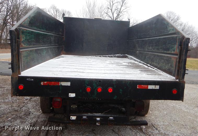 image for item FQ9546 2007 Chevrolet C5500 Crew Cab dump truck
