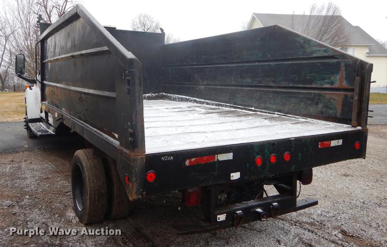 image for item FQ9546 2007 Chevrolet C5500 Crew Cab dump truck