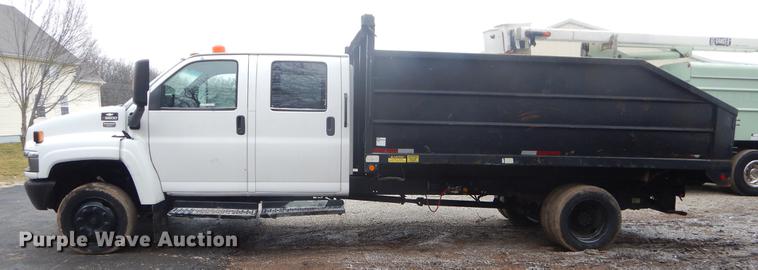 image for item FQ9546 2007 Chevrolet C5500 Crew Cab dump truck