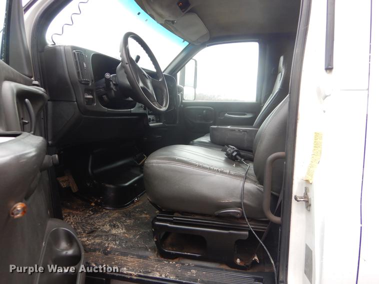 image for item FQ9546 2007 Chevrolet C5500 Crew Cab dump truck