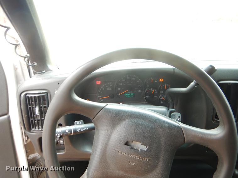 image for item FQ9546 2007 Chevrolet C5500 Crew Cab dump truck