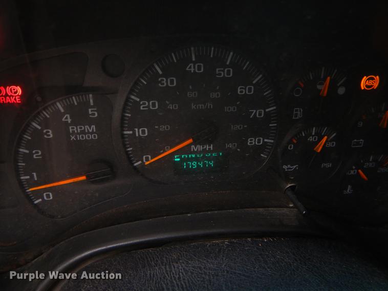 image for item FQ9546 2007 Chevrolet C5500 Crew Cab dump truck