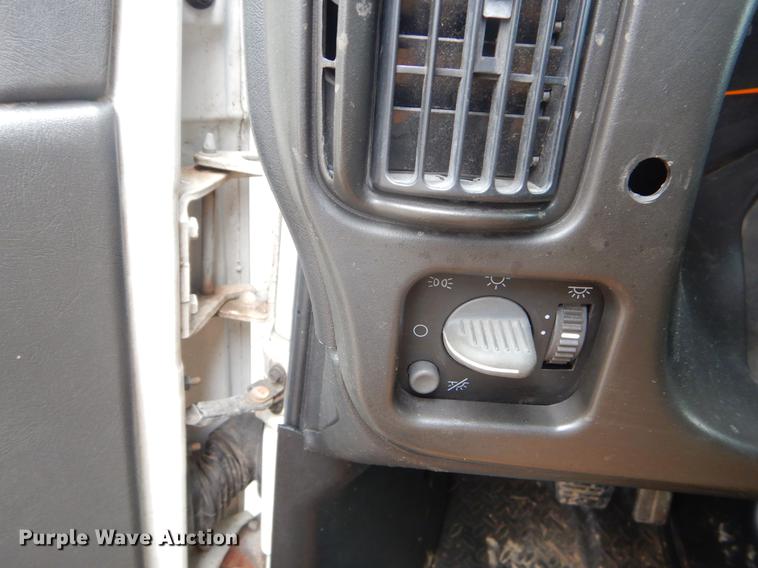 image for item FQ9546 2007 Chevrolet C5500 Crew Cab dump truck