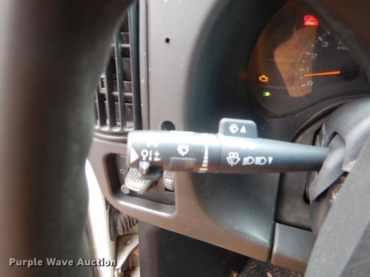 image for item FQ9546 2007 Chevrolet C5500 Crew Cab dump truck