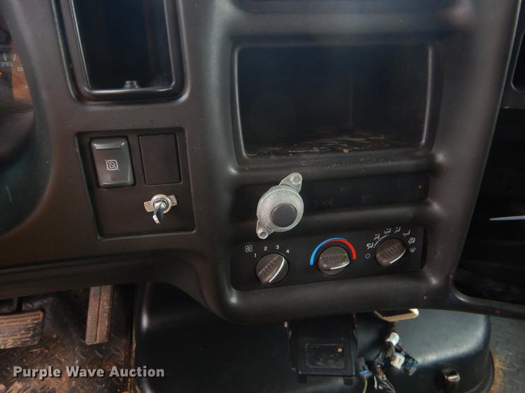 image for item FQ9546 2007 Chevrolet C5500 Crew Cab dump truck