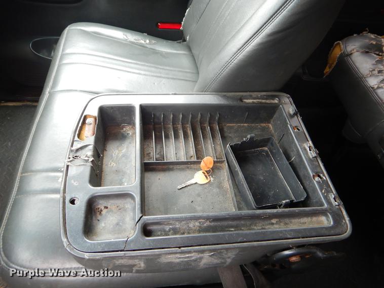 image for item FQ9546 2007 Chevrolet C5500 Crew Cab dump truck