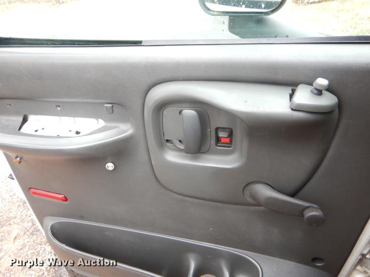 image for item FQ9546 2007 Chevrolet C5500 Crew Cab dump truck