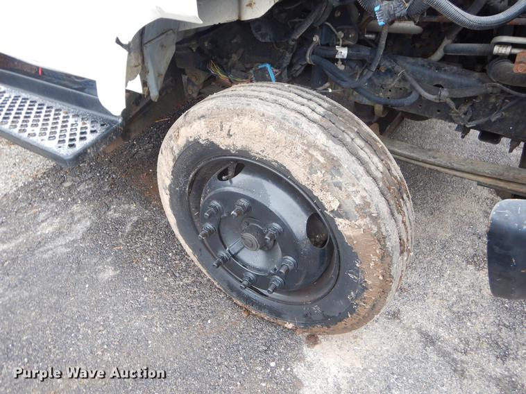 image for item FQ9546 2007 Chevrolet C5500 Crew Cab dump truck