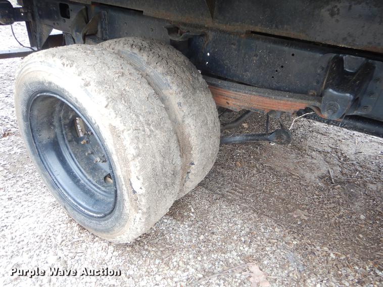 image for item FQ9546 2007 Chevrolet C5500 Crew Cab dump truck