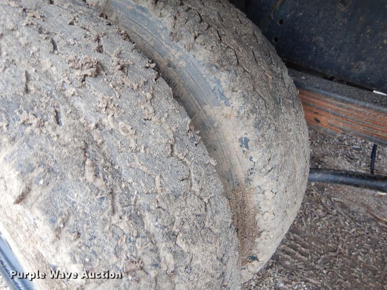 image for item FQ9546 2007 Chevrolet C5500 Crew Cab dump truck