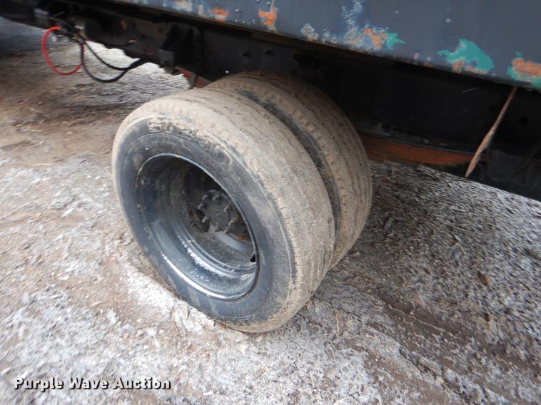 image for item FQ9546 2007 Chevrolet C5500 Crew Cab dump truck