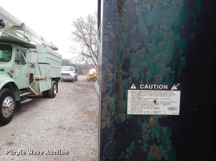 image for item FQ9546 2007 Chevrolet C5500 Crew Cab dump truck