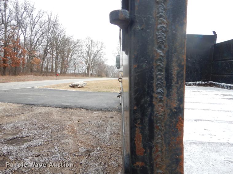 image for item FQ9546 2007 Chevrolet C5500 Crew Cab dump truck