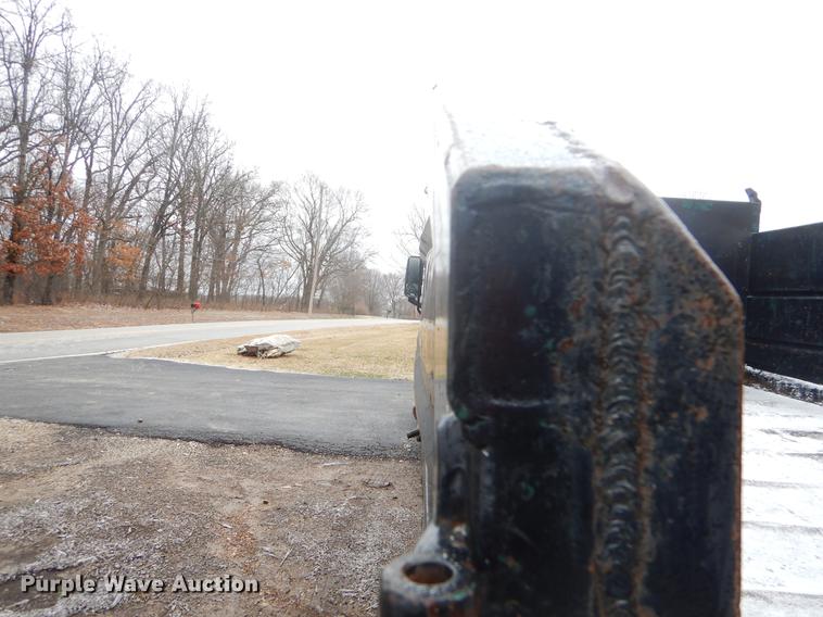 image for item FQ9546 2007 Chevrolet C5500 Crew Cab dump truck