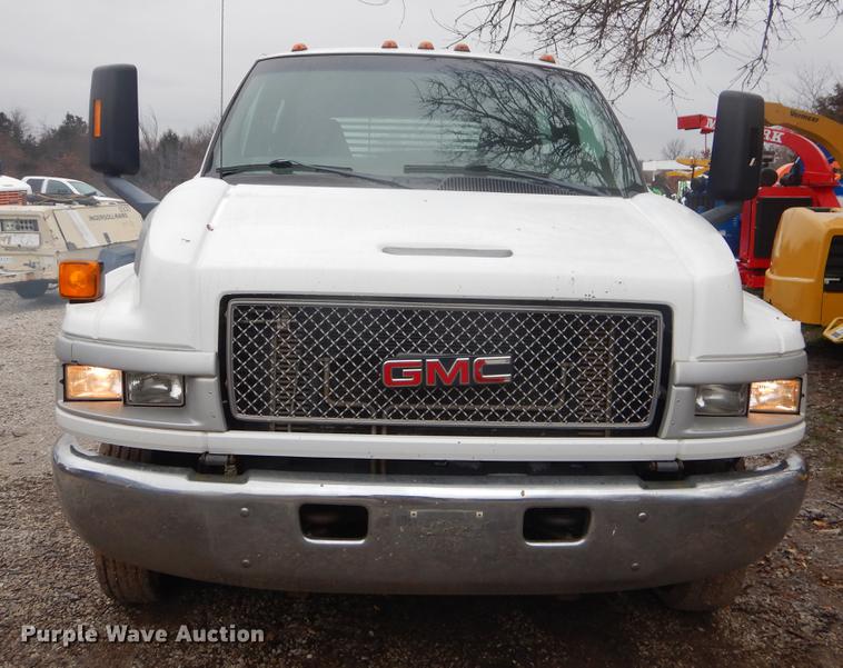 image for item FQ9548 2003 GMC C5500 flatbed truck