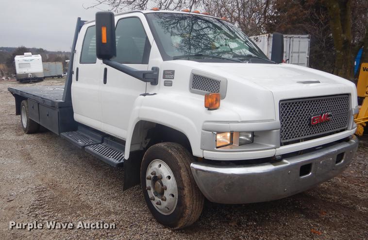 image for item FQ9548 2003 GMC C5500 flatbed truck