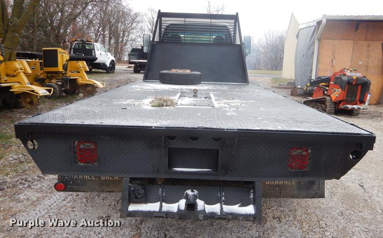 image for item FQ9548 2003 GMC C5500 flatbed truck