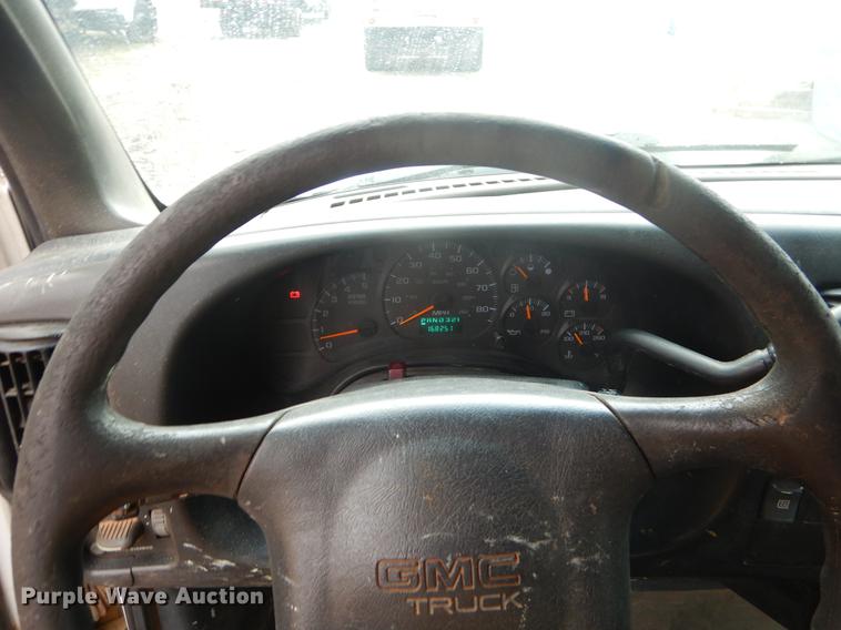 image for item FQ9548 2003 GMC C5500 flatbed truck