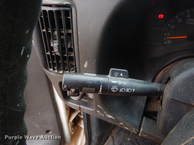 image for item FQ9548 2003 GMC C5500 flatbed truck