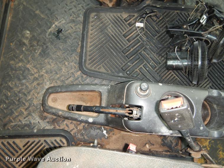 image for item FQ9548 2003 GMC C5500 flatbed truck