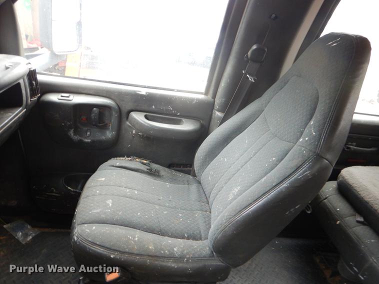 image for item FQ9548 2003 GMC C5500 flatbed truck