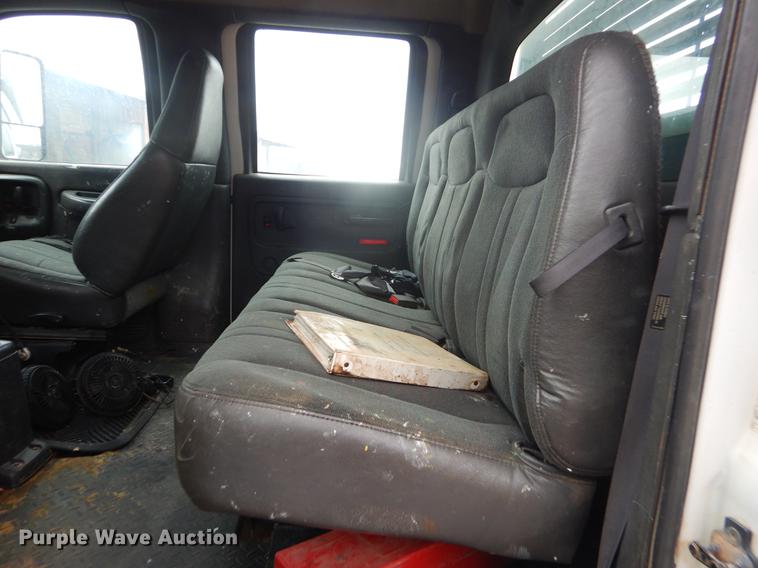 image for item FQ9548 2003 GMC C5500 flatbed truck