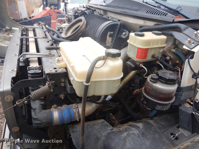 image for item FQ9548 2003 GMC C5500 flatbed truck