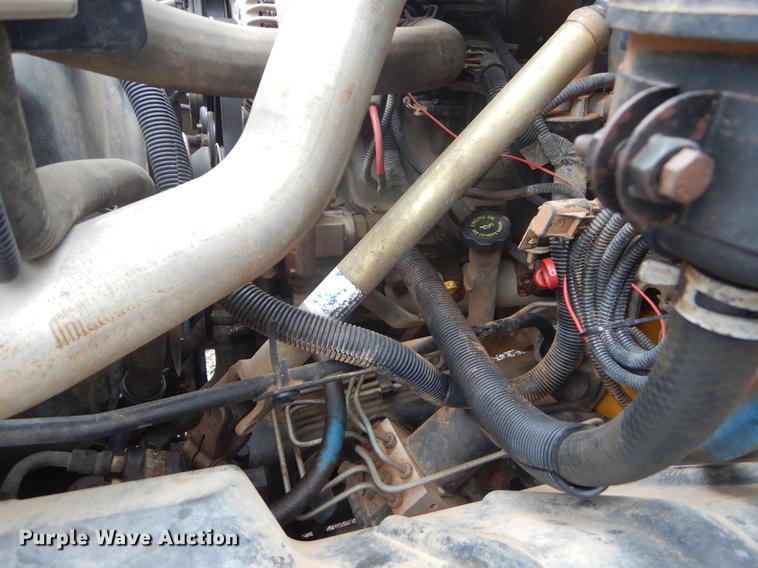 image for item FQ9548 2003 GMC C5500 flatbed truck