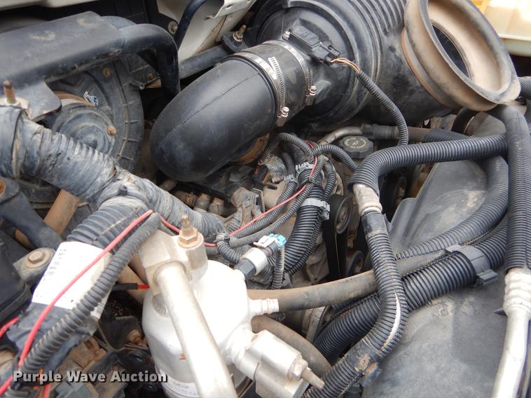 image for item FQ9548 2003 GMC C5500 flatbed truck