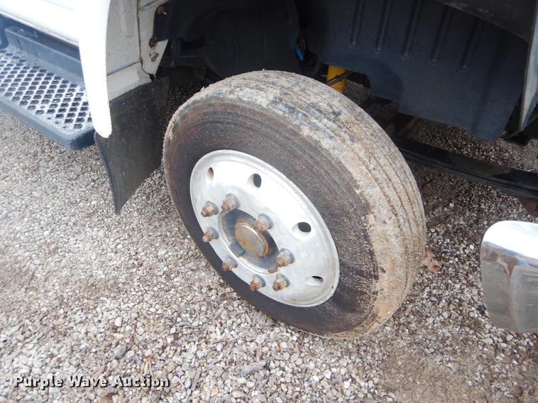 image for item FQ9548 2003 GMC C5500 flatbed truck