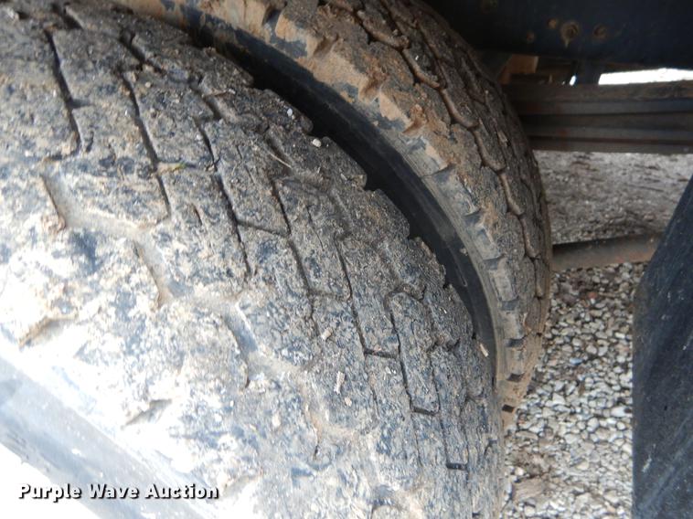 image for item FQ9548 2003 GMC C5500 flatbed truck