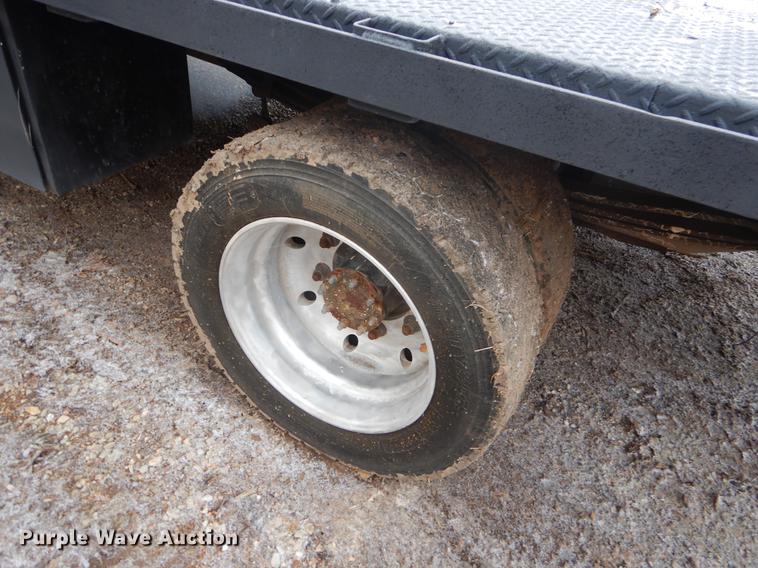 image for item FQ9548 2003 GMC C5500 flatbed truck