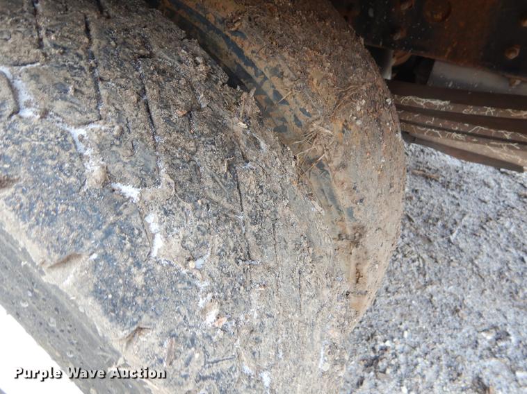 image for item FQ9548 2003 GMC C5500 flatbed truck