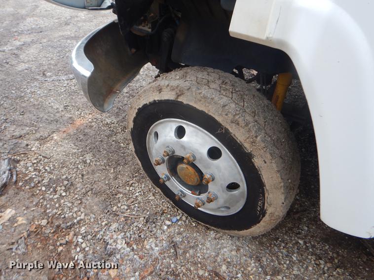 image for item FQ9548 2003 GMC C5500 flatbed truck